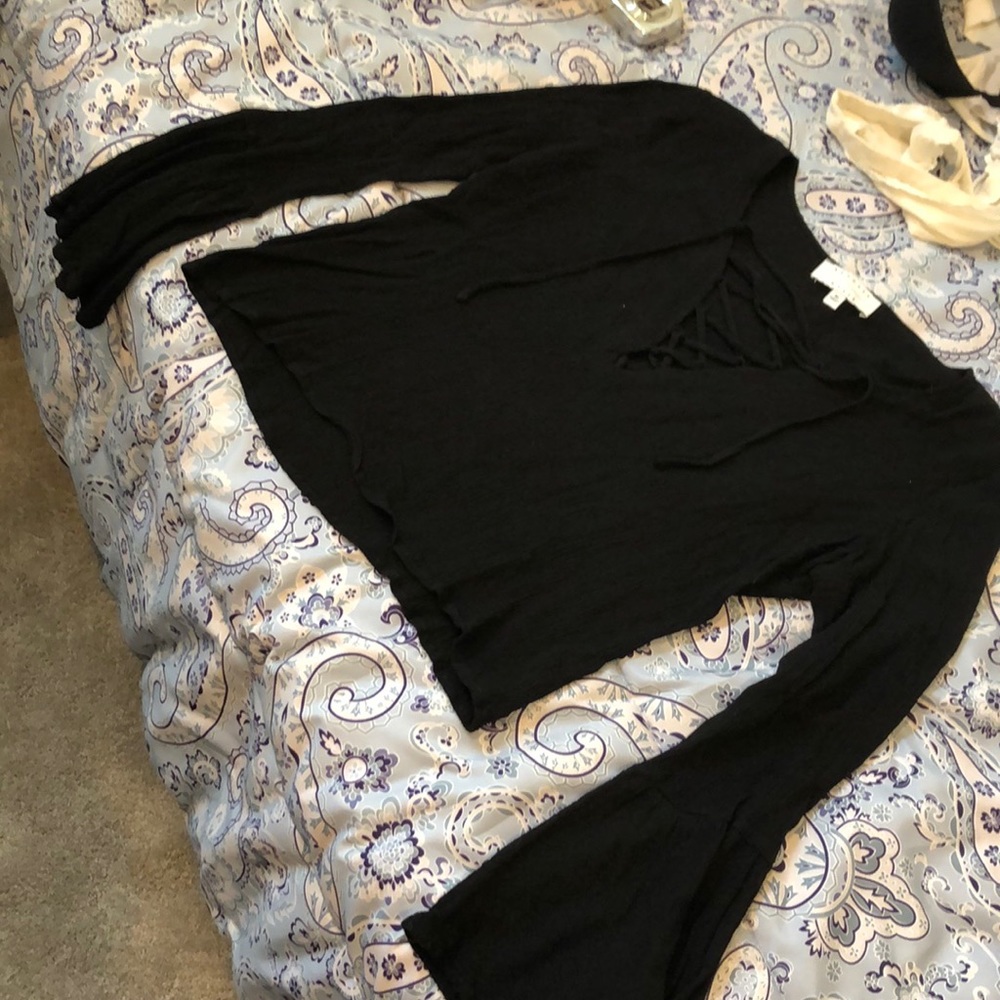 Black flowy cropped shirt
